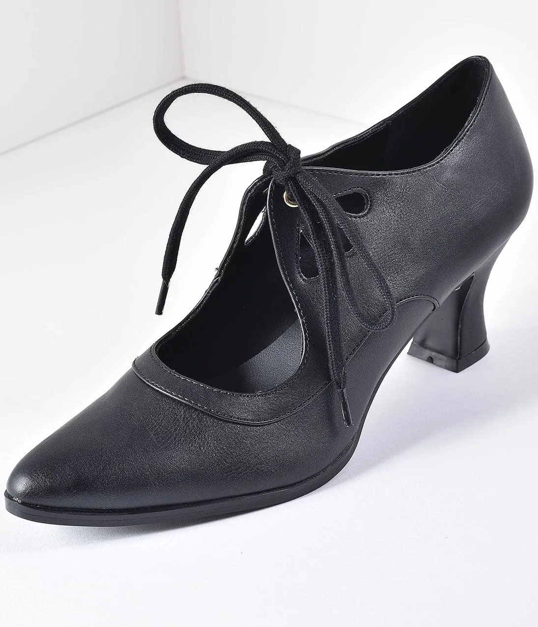 Vintage Style Black Leatherette Bow Tie Pointed Toe Heels